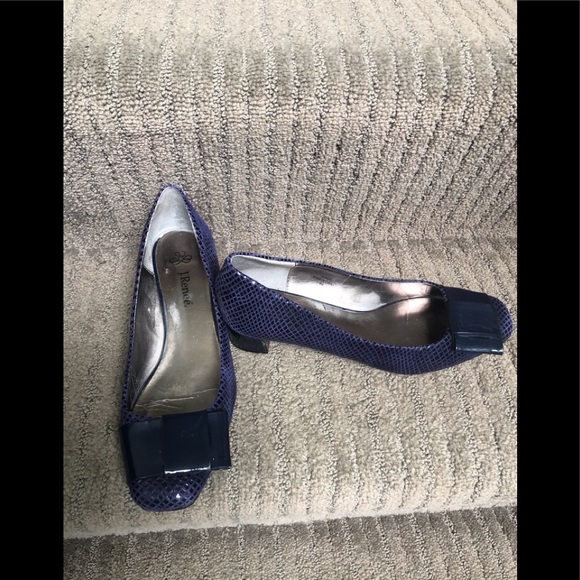 J.Renne’ pump - Picture 1 of 4